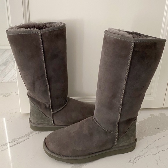 ugg classic ii genuine shearling lined tall boot